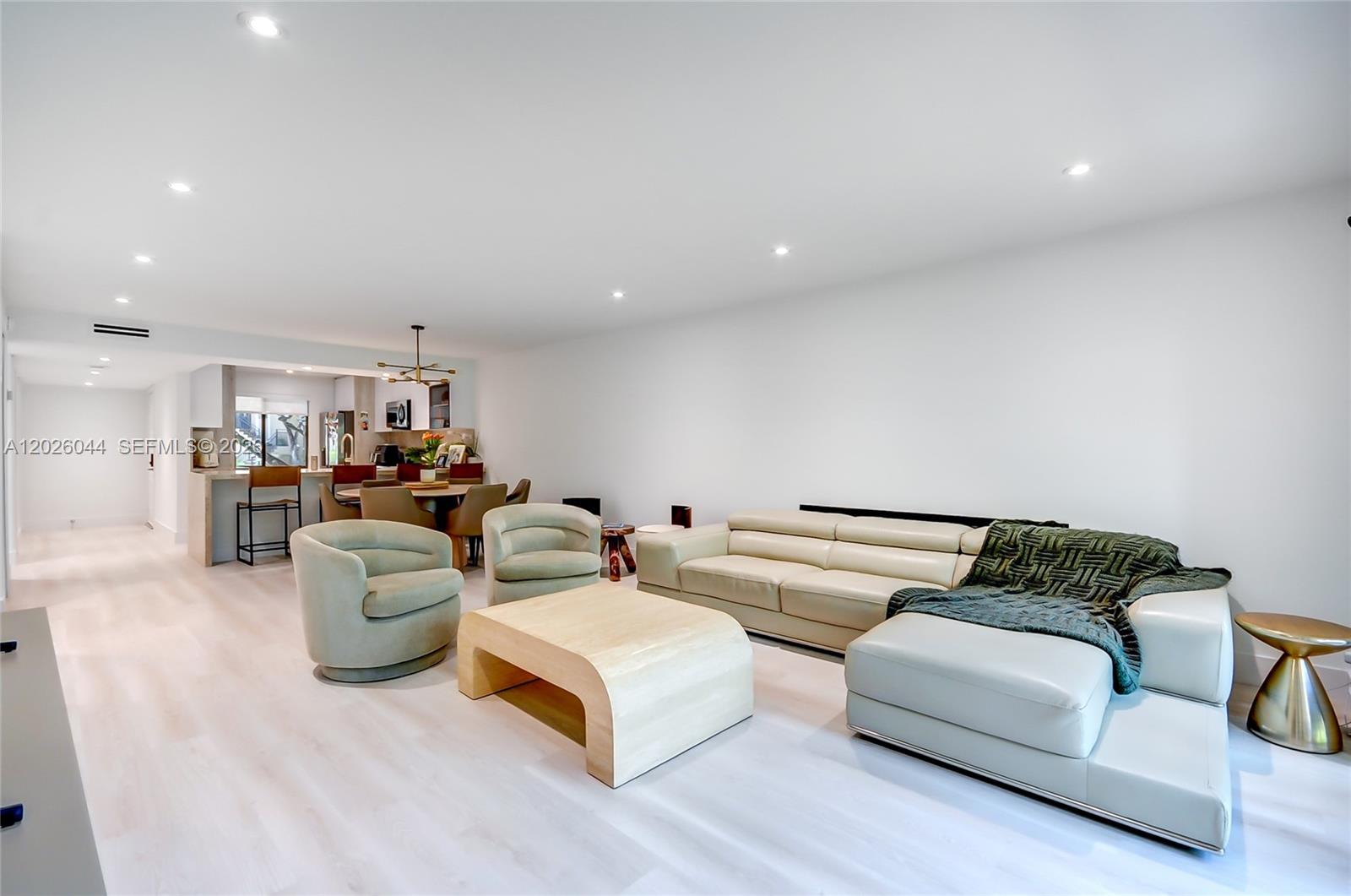 RACQUET CLUB APTS AT BONA - Residential