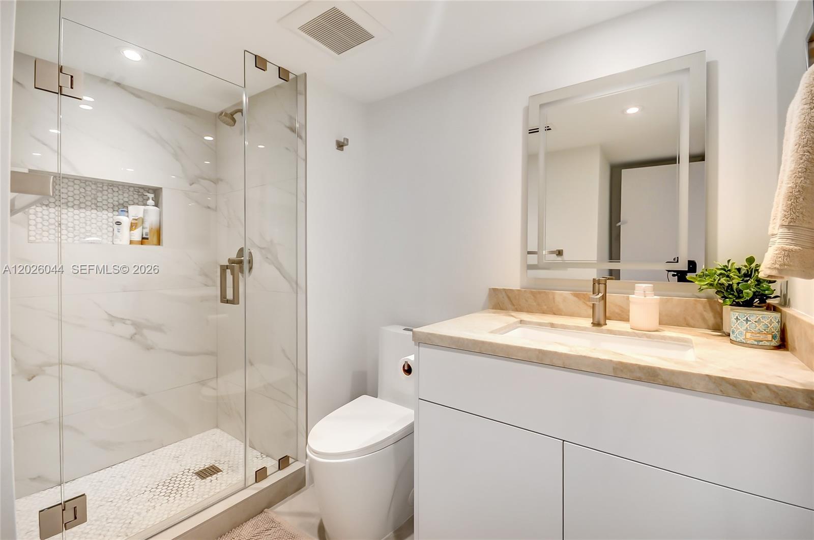 RACQUET CLUB APTS AT BONA - Residential
