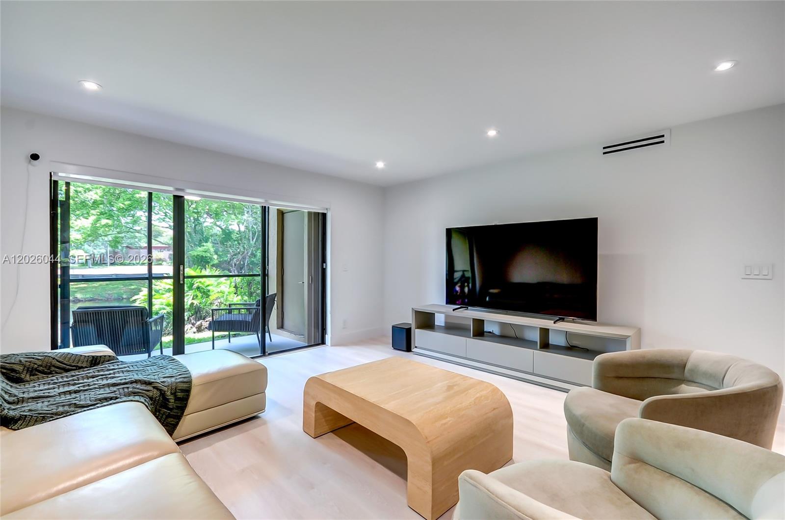RACQUET CLUB APTS AT BONA - Residential