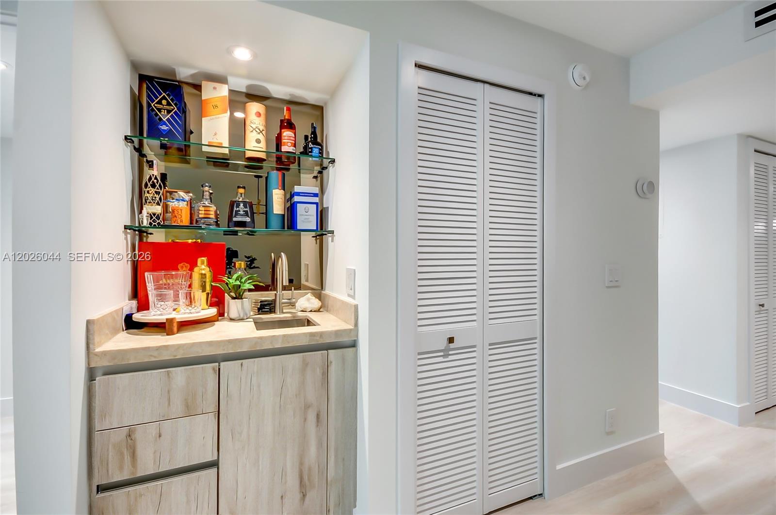 RACQUET CLUB APTS AT BONA - Residential