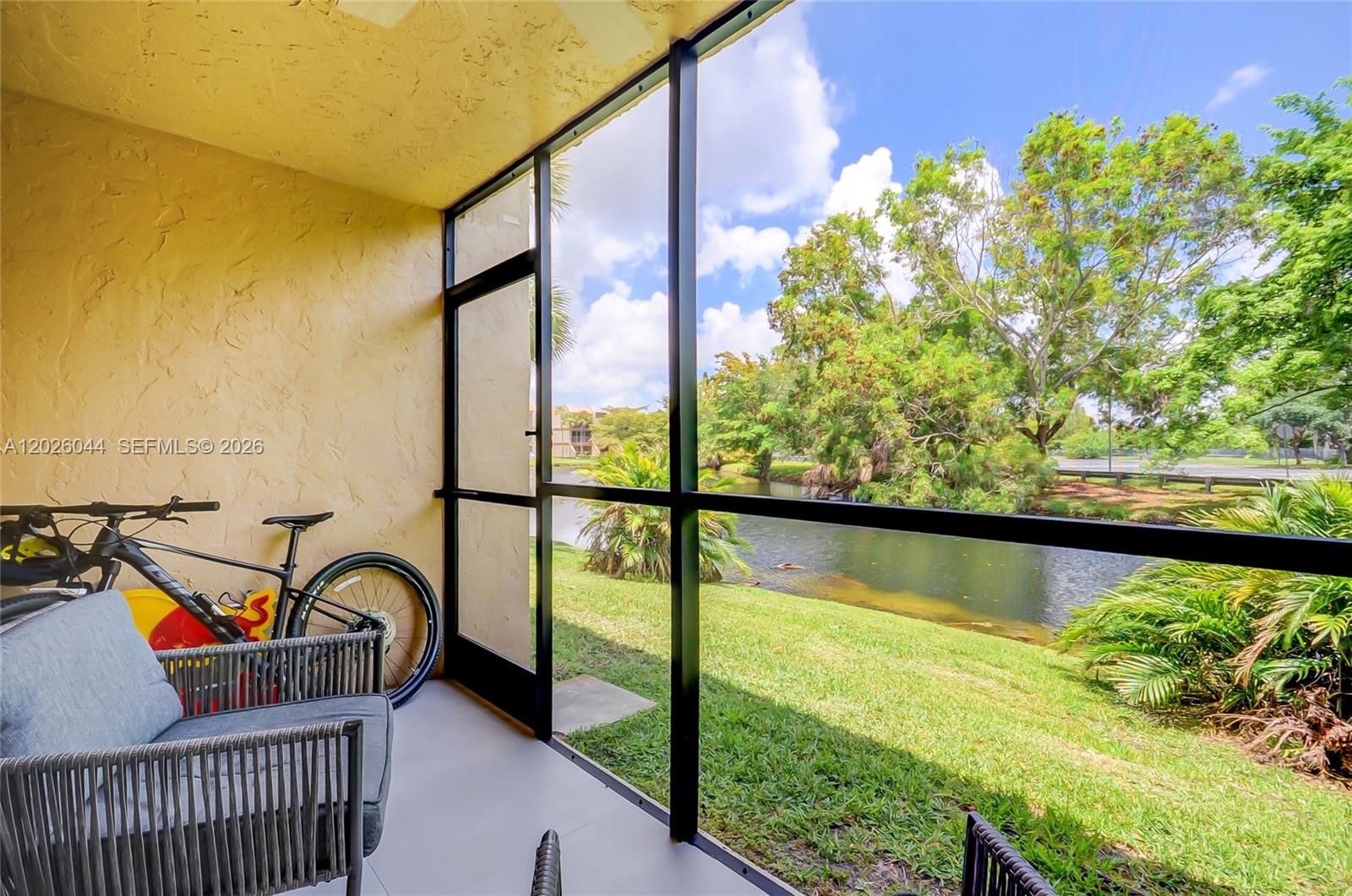 RACQUET CLUB APTS AT BONA - Residential