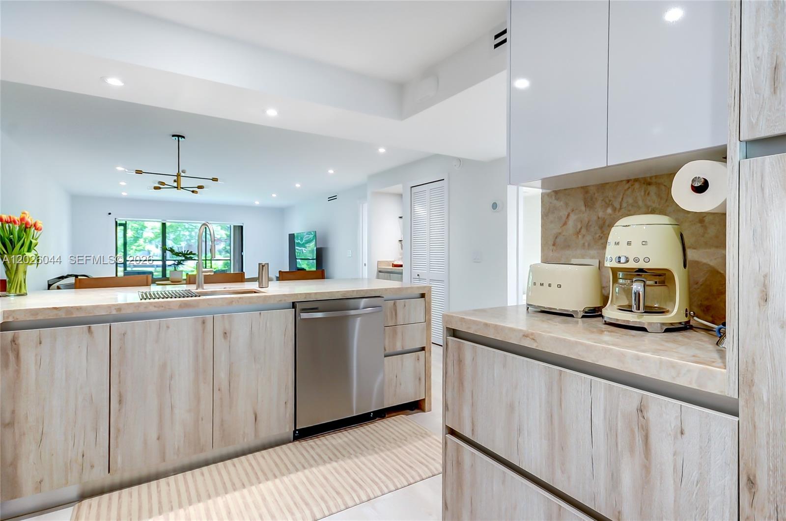 RACQUET CLUB APTS AT BONA - Residential