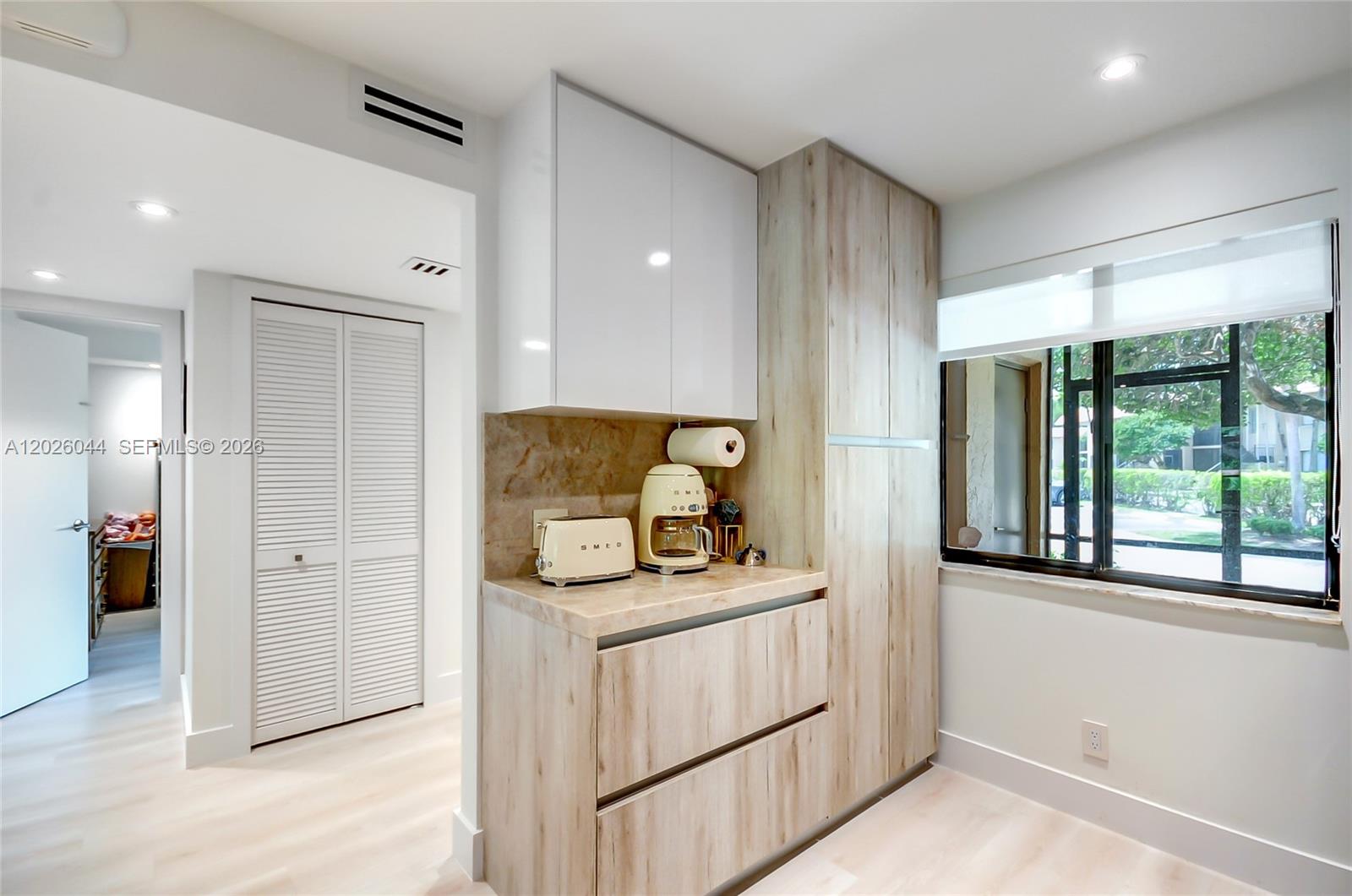 RACQUET CLUB APTS AT BONA - Residential