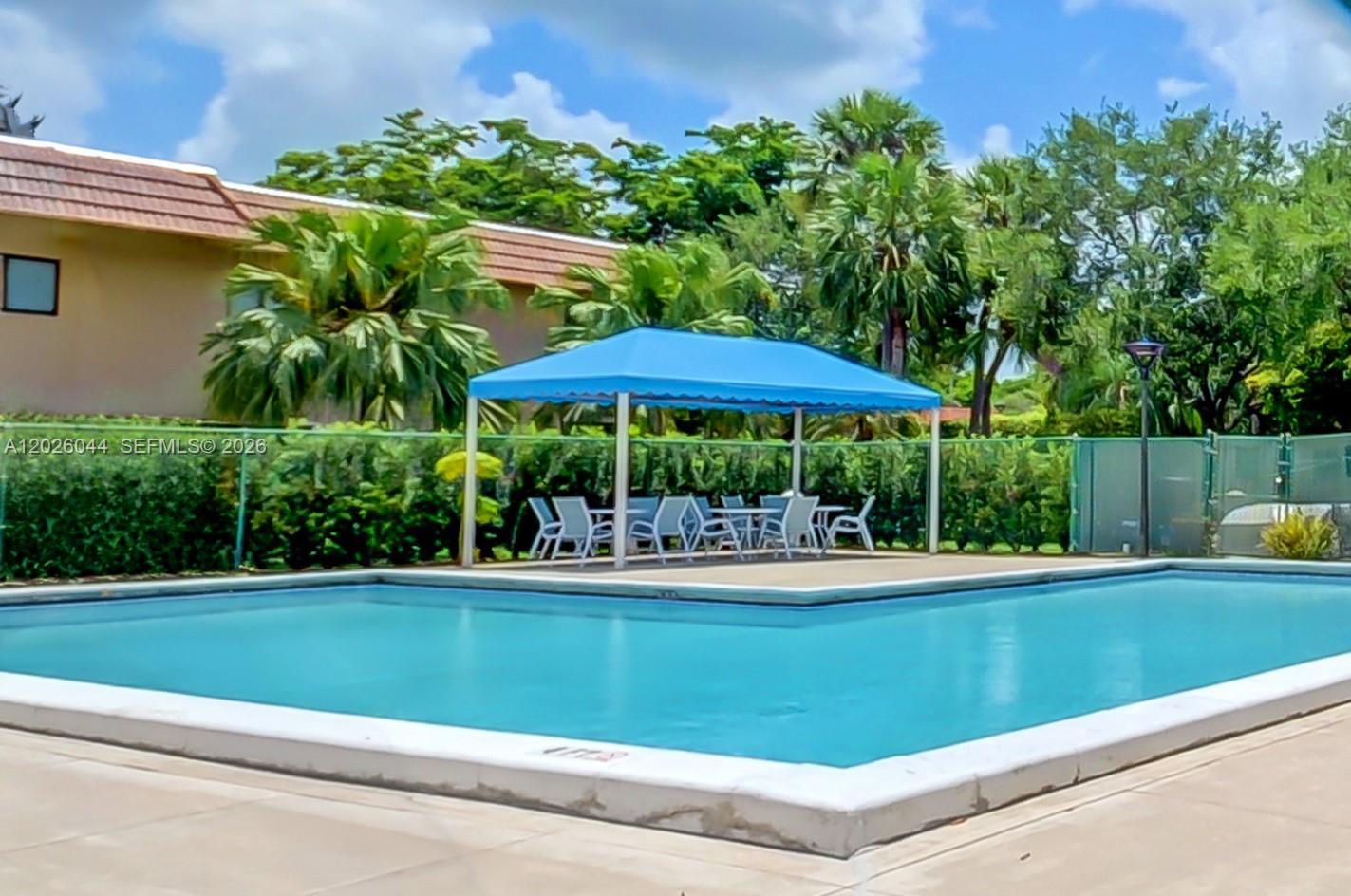 RACQUET CLUB APTS AT BONA - Residential