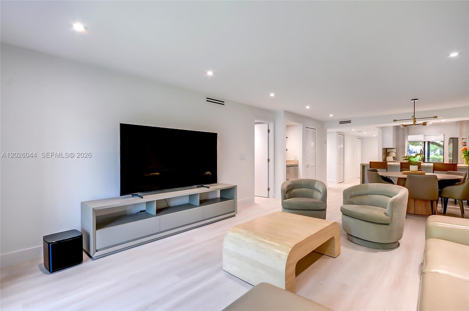 RACQUET CLUB APTS AT BONA - Residential