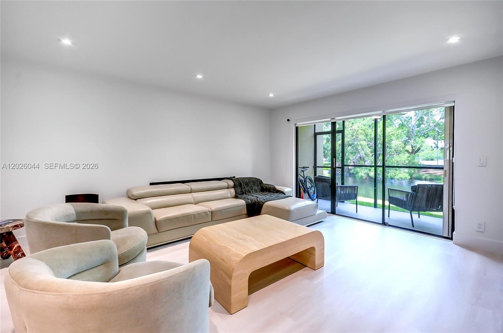 RACQUET CLUB APTS AT BONA - Residential