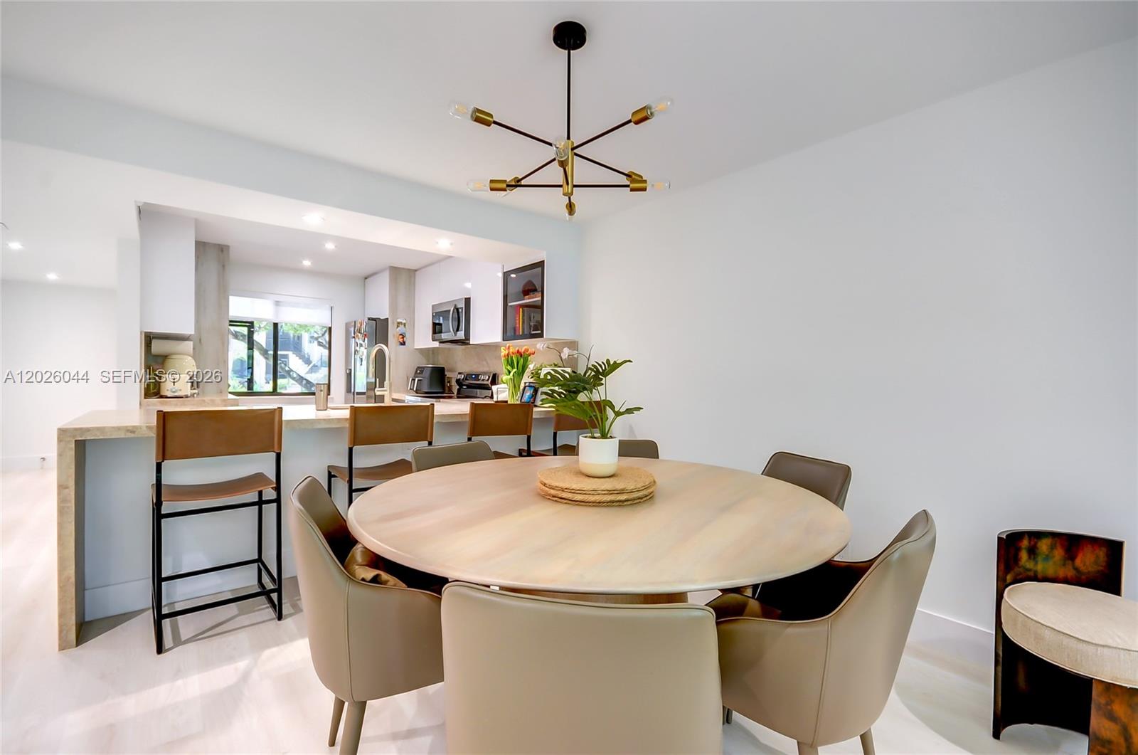 RACQUET CLUB APTS AT BONA - Residential