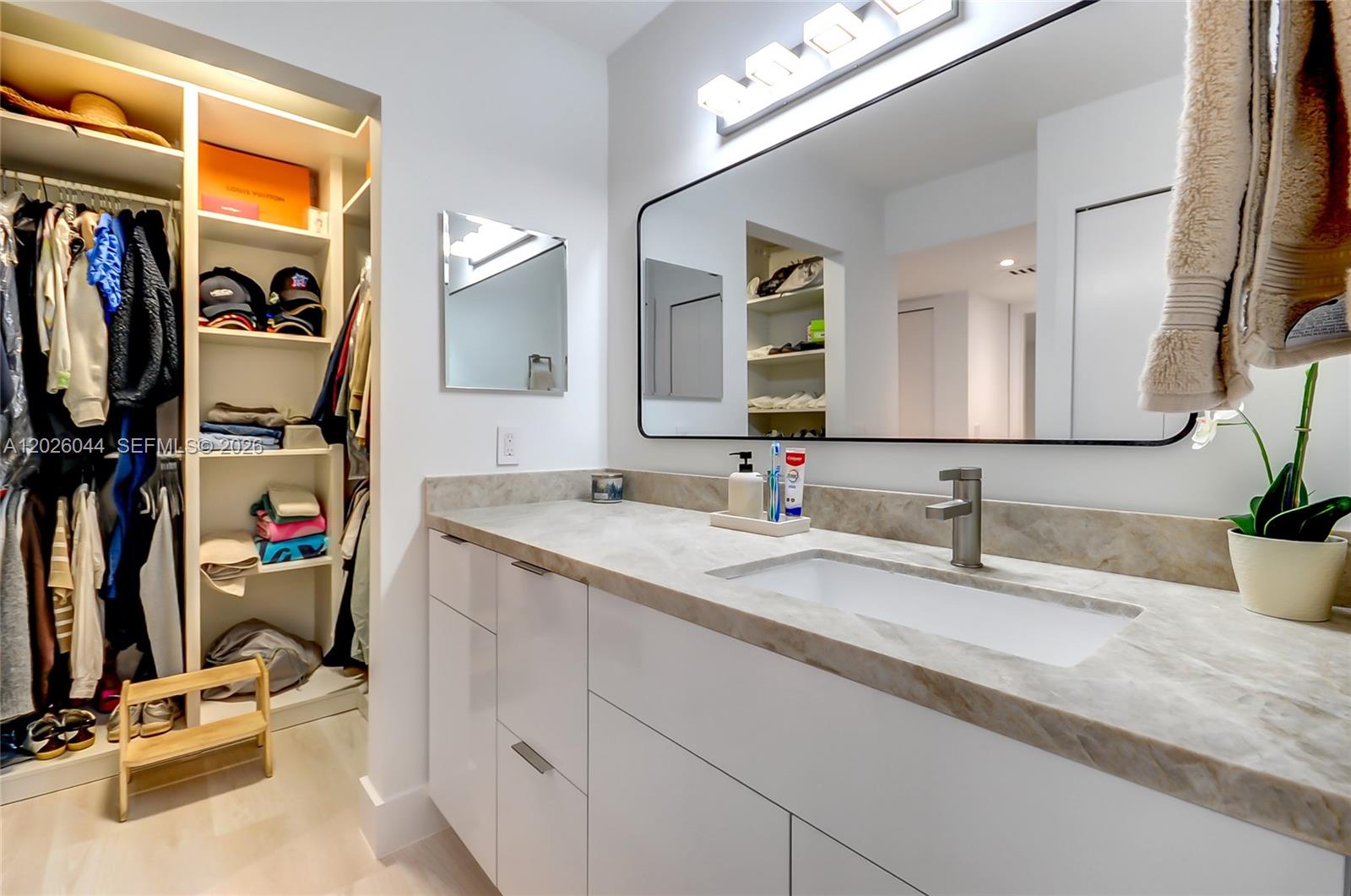 RACQUET CLUB APTS AT BONA - Residential