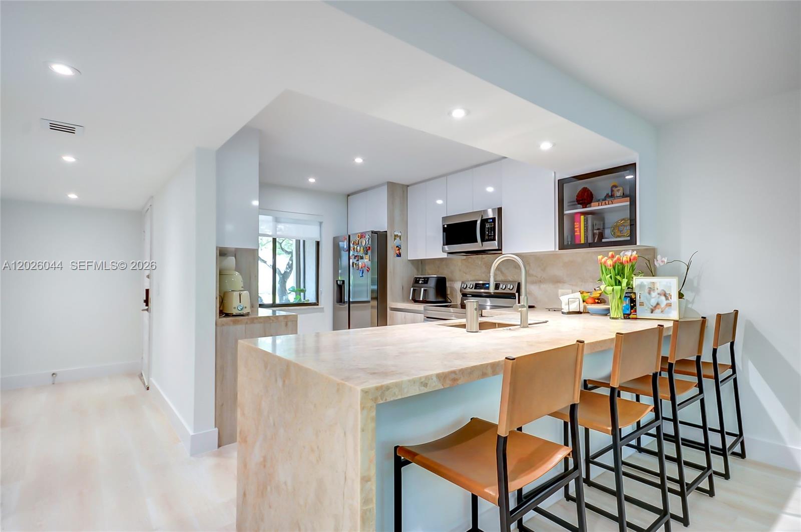 RACQUET CLUB APTS AT BONA - Residential