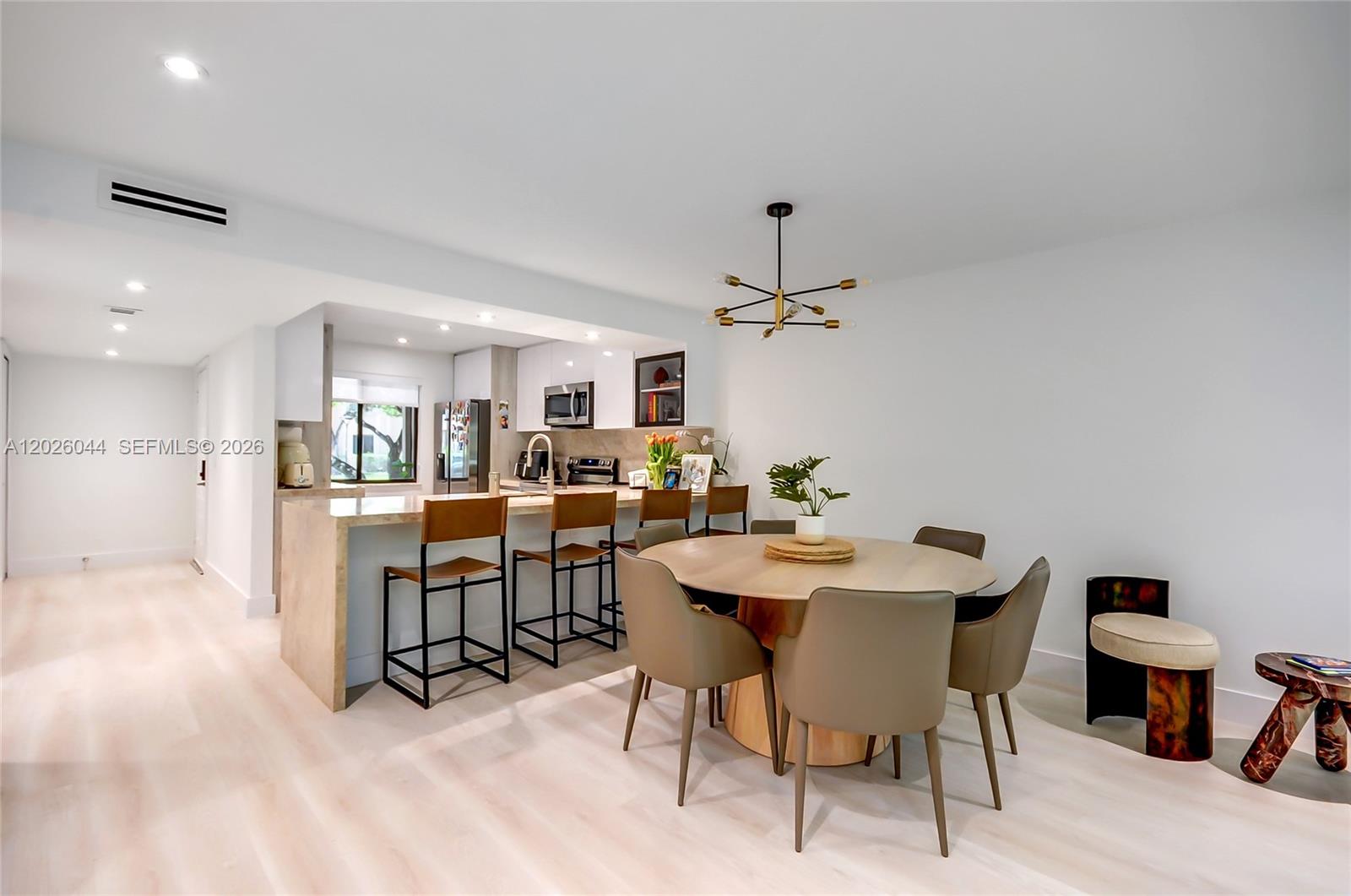 RACQUET CLUB APTS AT BONA - Residential