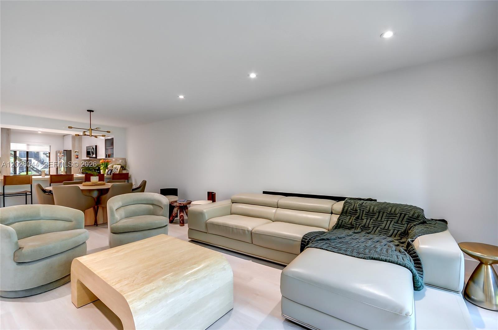 RACQUET CLUB APTS AT BONA - Residential