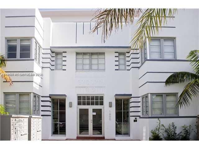 Beautiful and quiet corner unit just one block from Lincoln Road and within walking distance to the ocean. This modern, fully furnished one-bedroom features a private entrance, abundant natural light, and a bright, airy layout. Ideally located near Lincoln Road, Ocean Drive, shopping, dining, and the beach—perfect for enjoying the best of Miami Beach living.