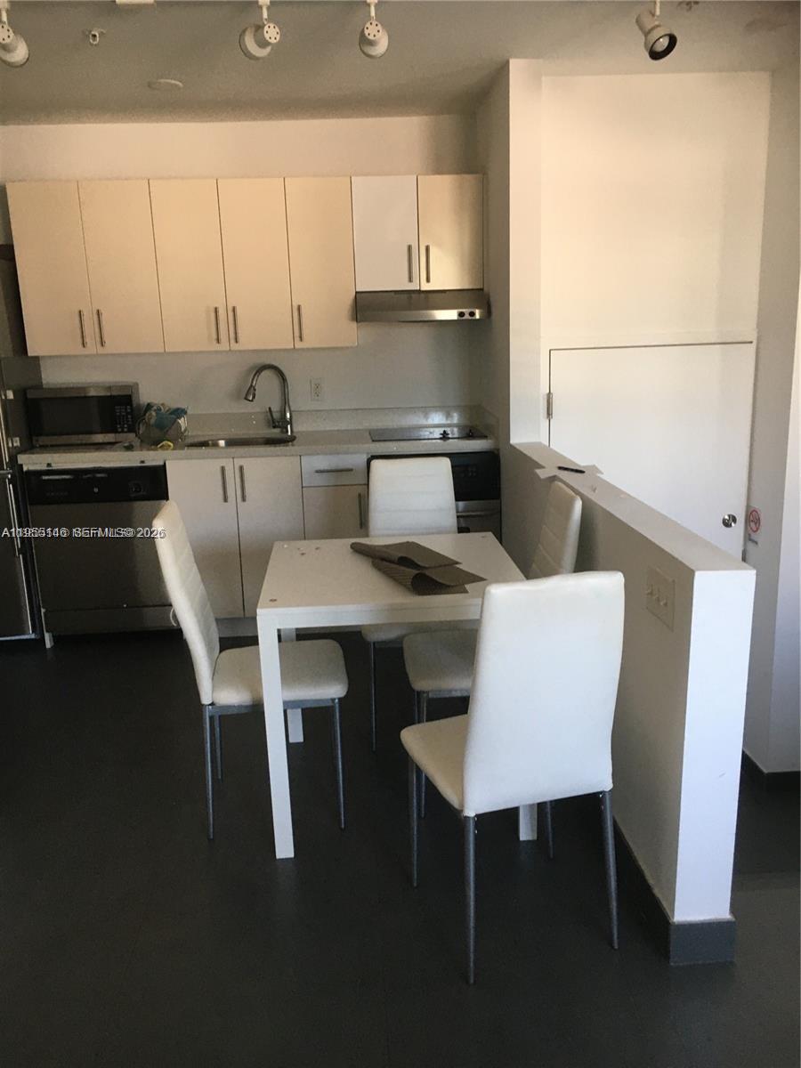 THE EVELYN CONDO - Residential Lease