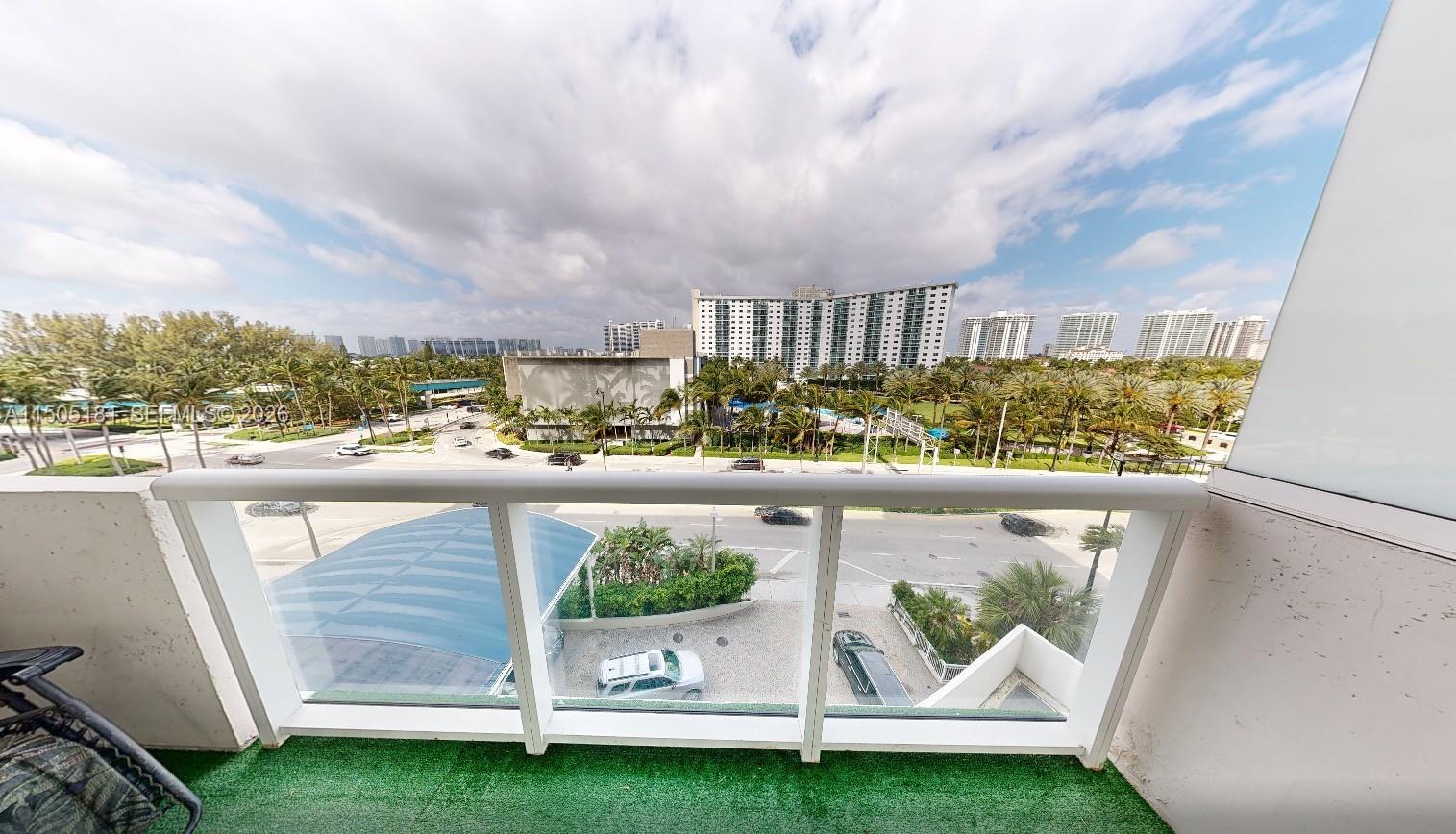AVENTURA BEACH CLUB - Residential
