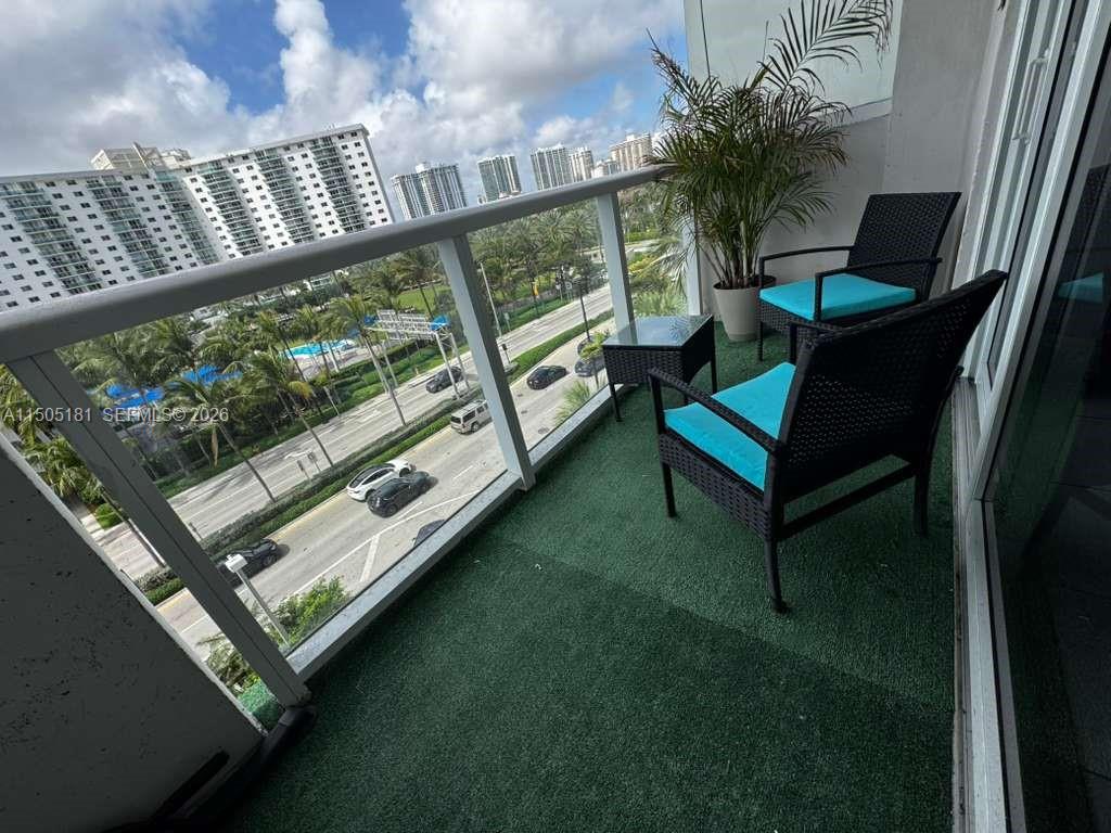 AVENTURA BEACH CLUB - Residential