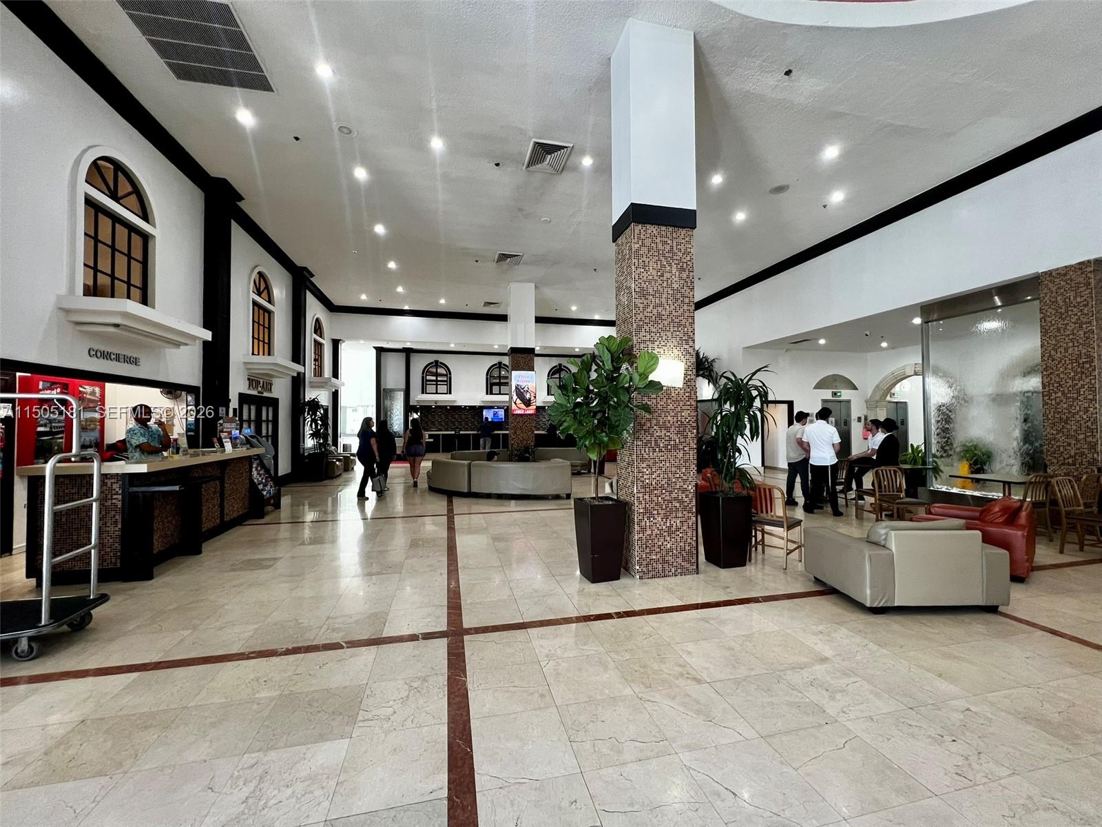 AVENTURA BEACH CLUB - Residential