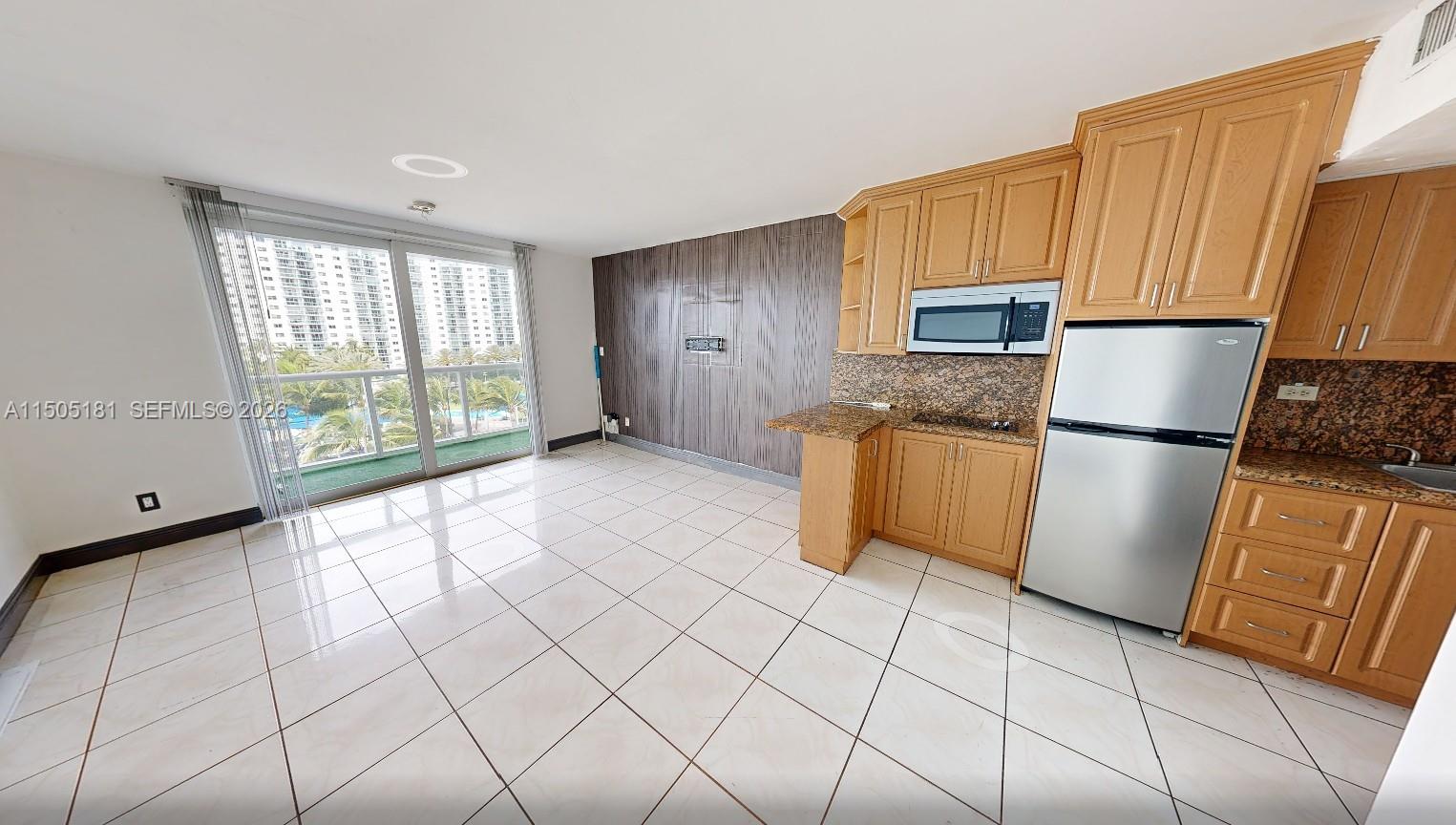 AVENTURA BEACH CLUB - Residential
