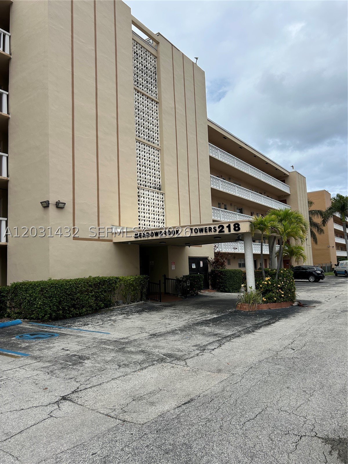Now available for rent in Hallandale Beach! This unit has been upgater ready for move-in within days. Freshly paint   and a bright, clean layout. Conveniently located near shopping, dining, and major roads, this is a rare opportunity to enjoy a  unit in a prime location