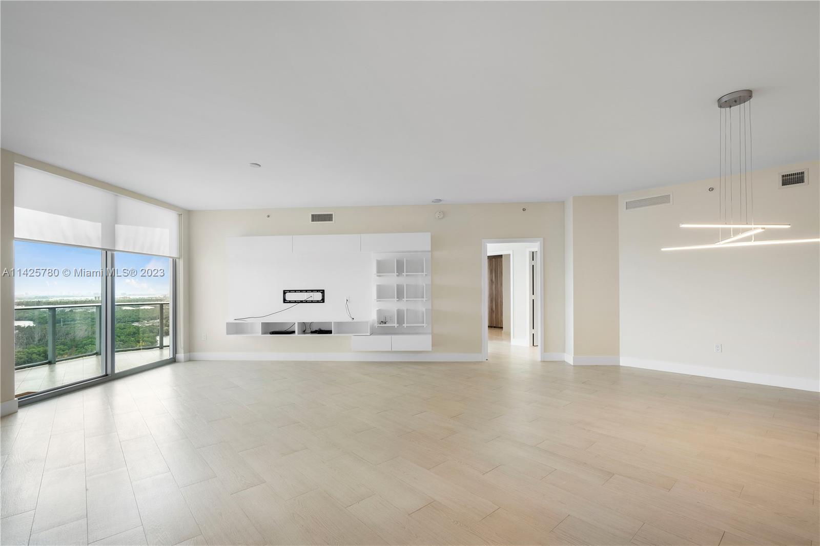 MARINA PALMS RESIDENCES - Residential Lease