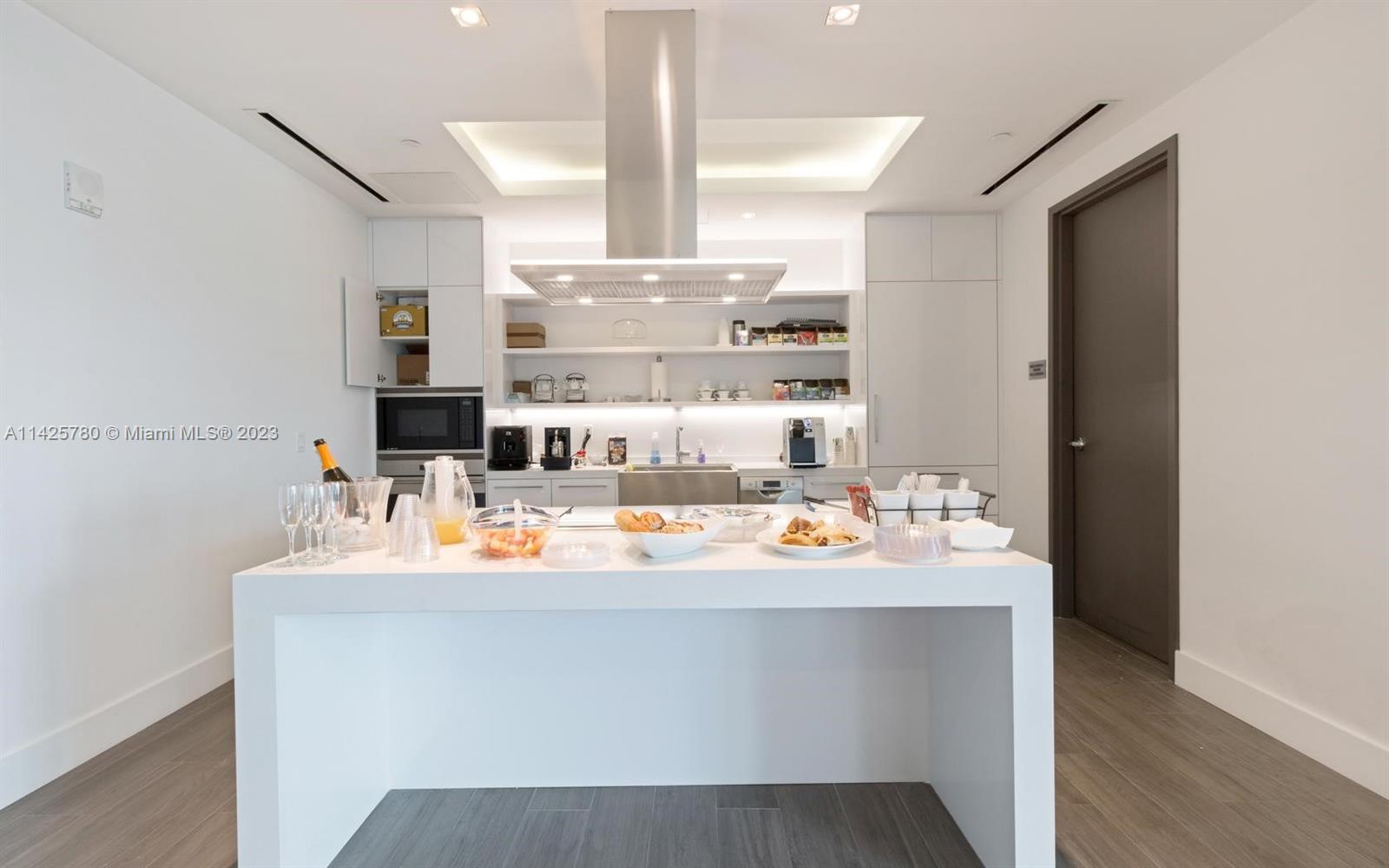 MARINA PALMS RESIDENCES - Residential Lease
