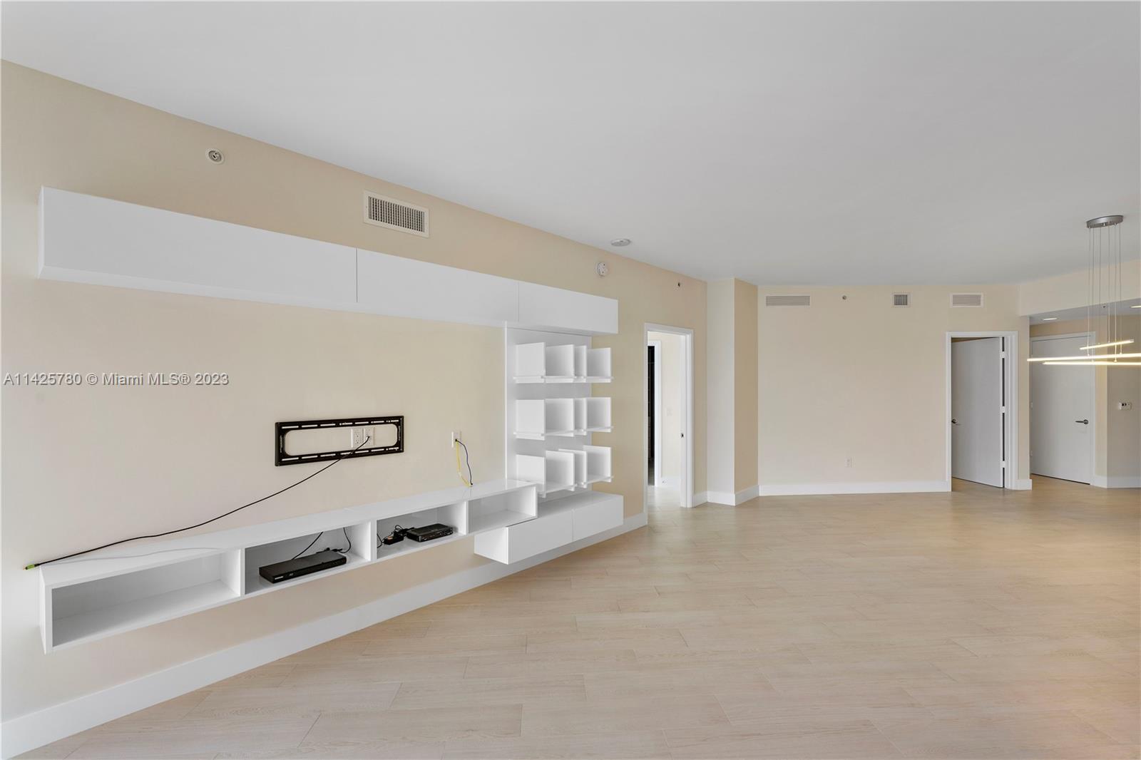 MARINA PALMS RESIDENCES - Residential Lease