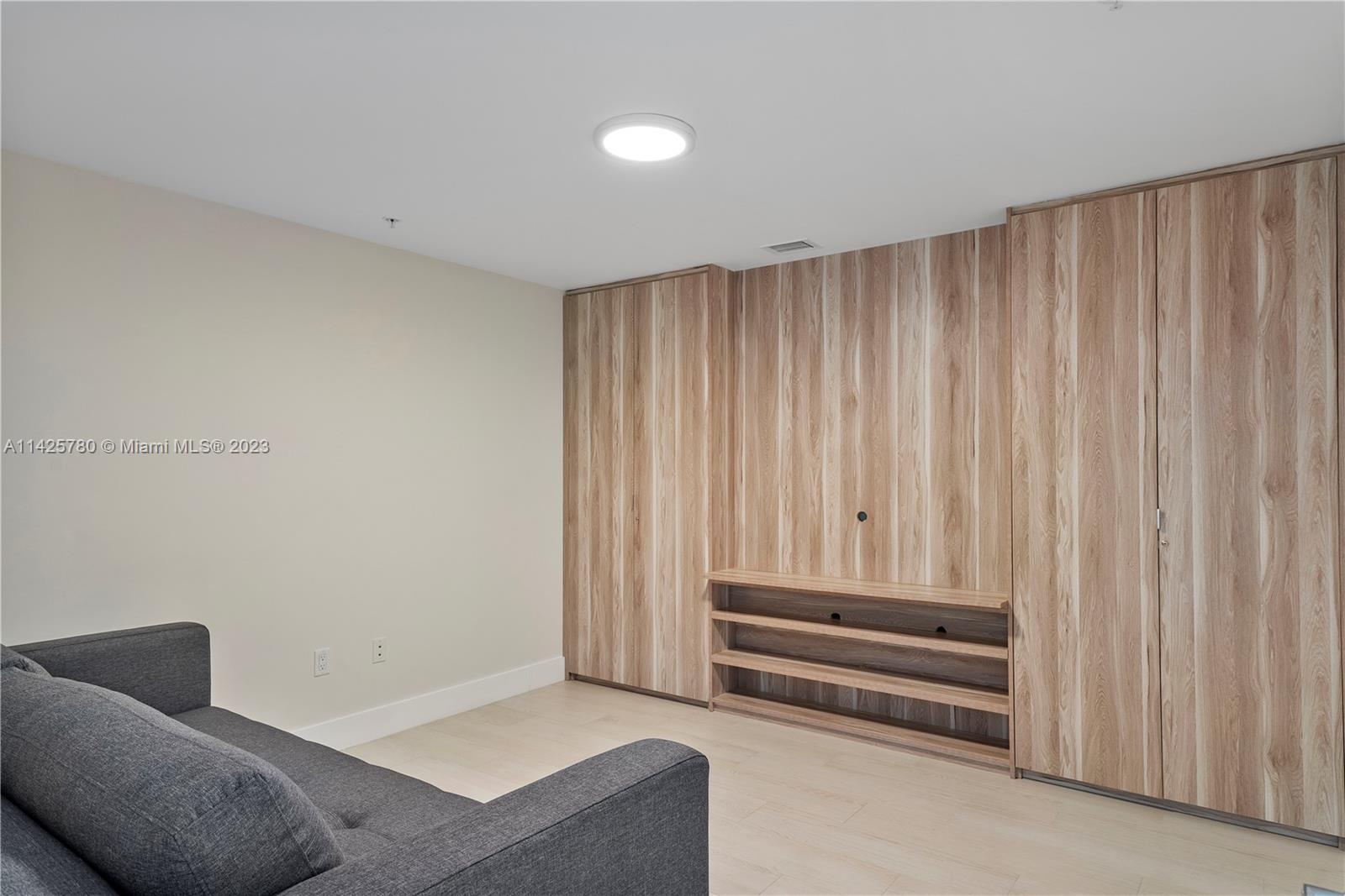 MARINA PALMS RESIDENCES - Residential Lease