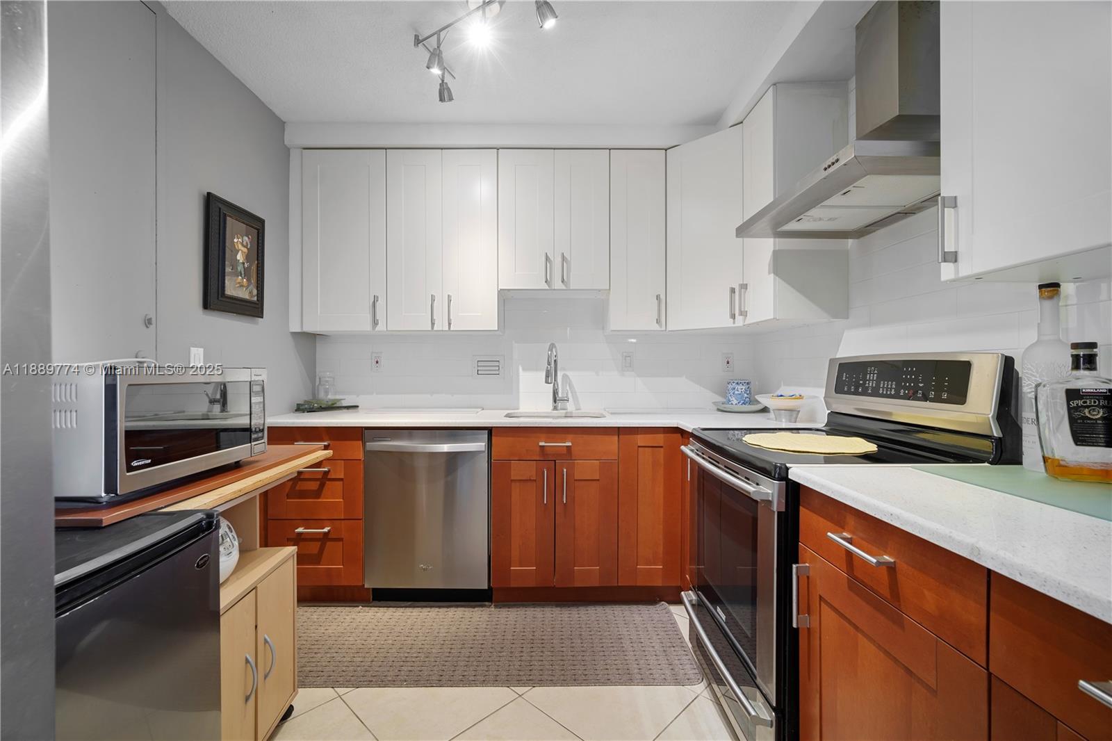 PALM BAY CONDOMINIUM - Residential