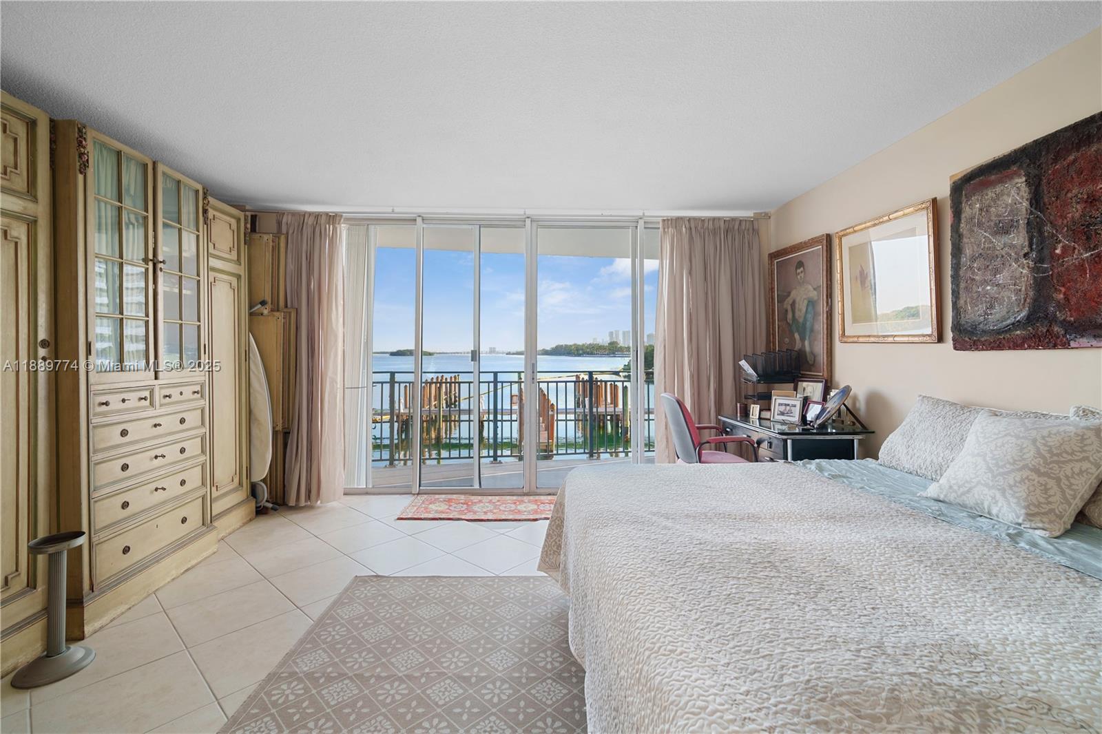 PALM BAY CONDOMINIUM - Residential