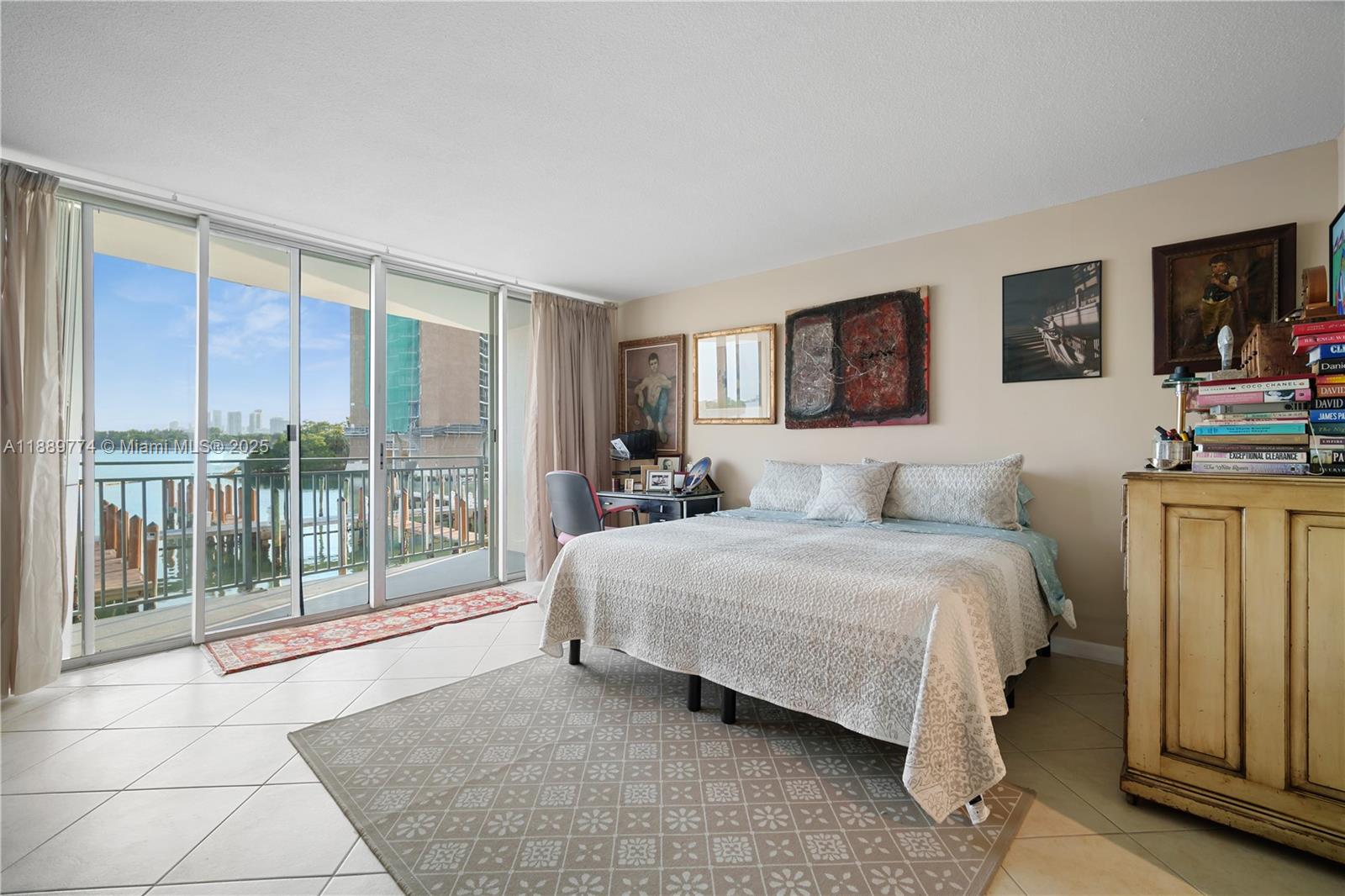 PALM BAY CONDOMINIUM - Residential