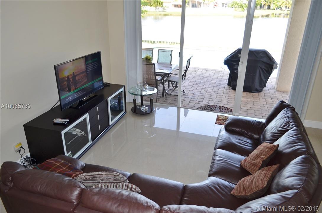 LAGUNA ISLES - Residential