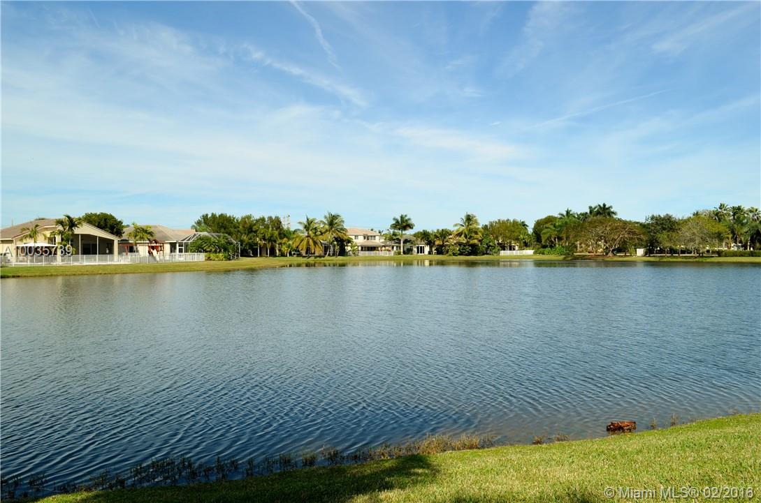 LAGUNA ISLES - Residential