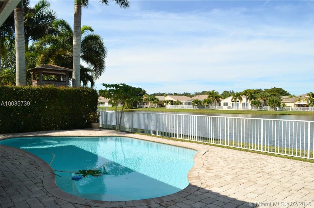 LAGUNA ISLES - Residential