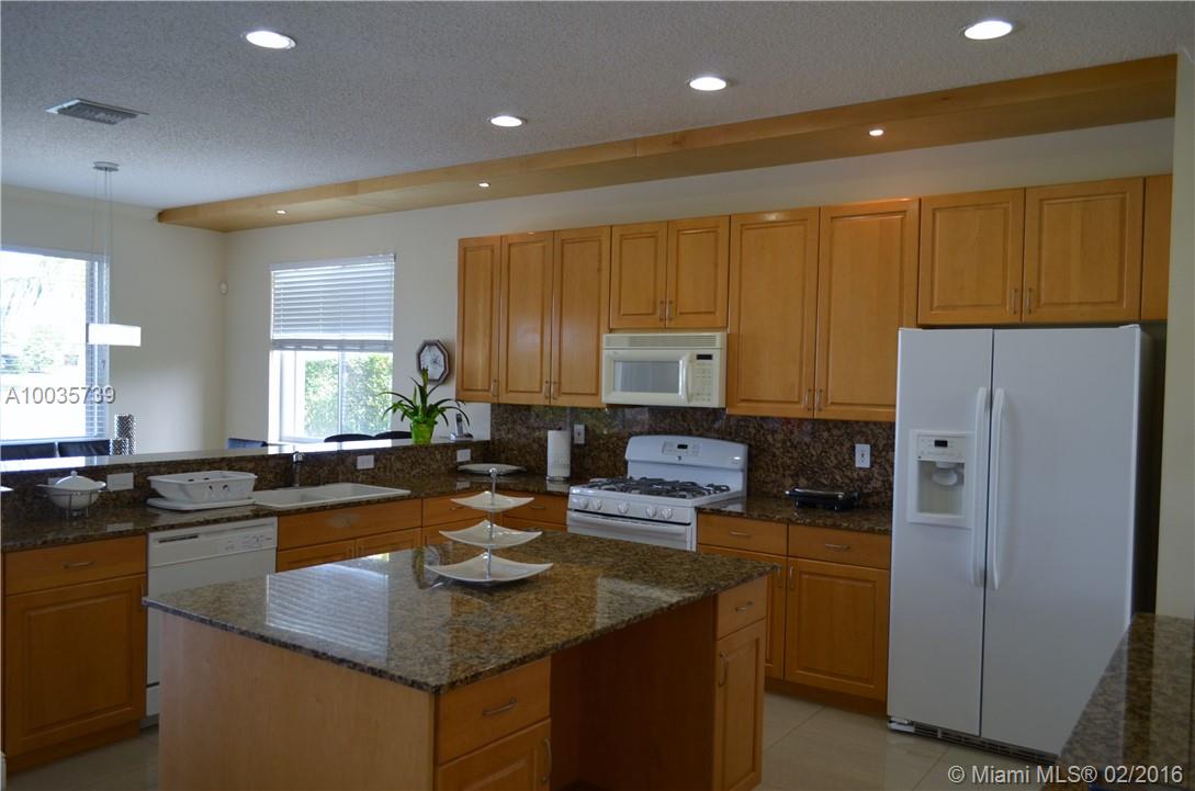 LAGUNA ISLES - Residential