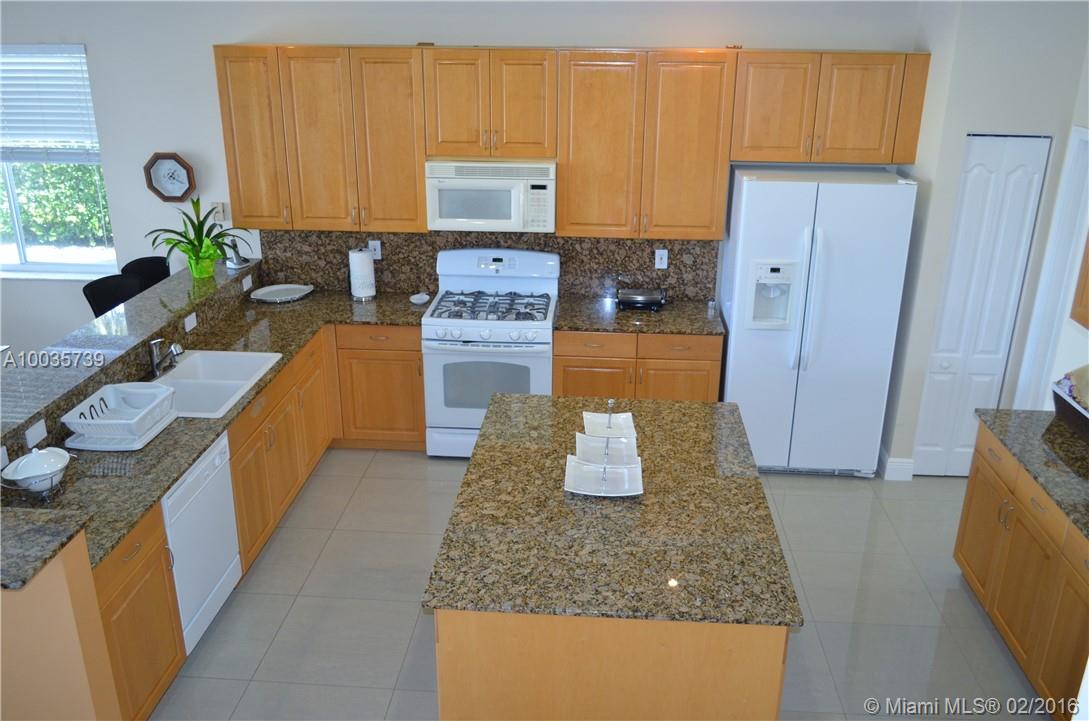 LAGUNA ISLES - Residential