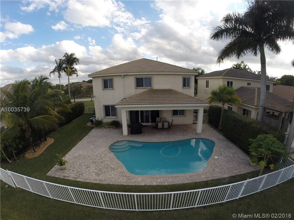LAGUNA ISLES - Residential