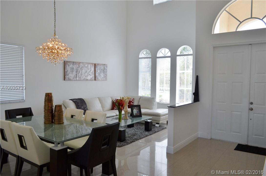 LAGUNA ISLES - Residential