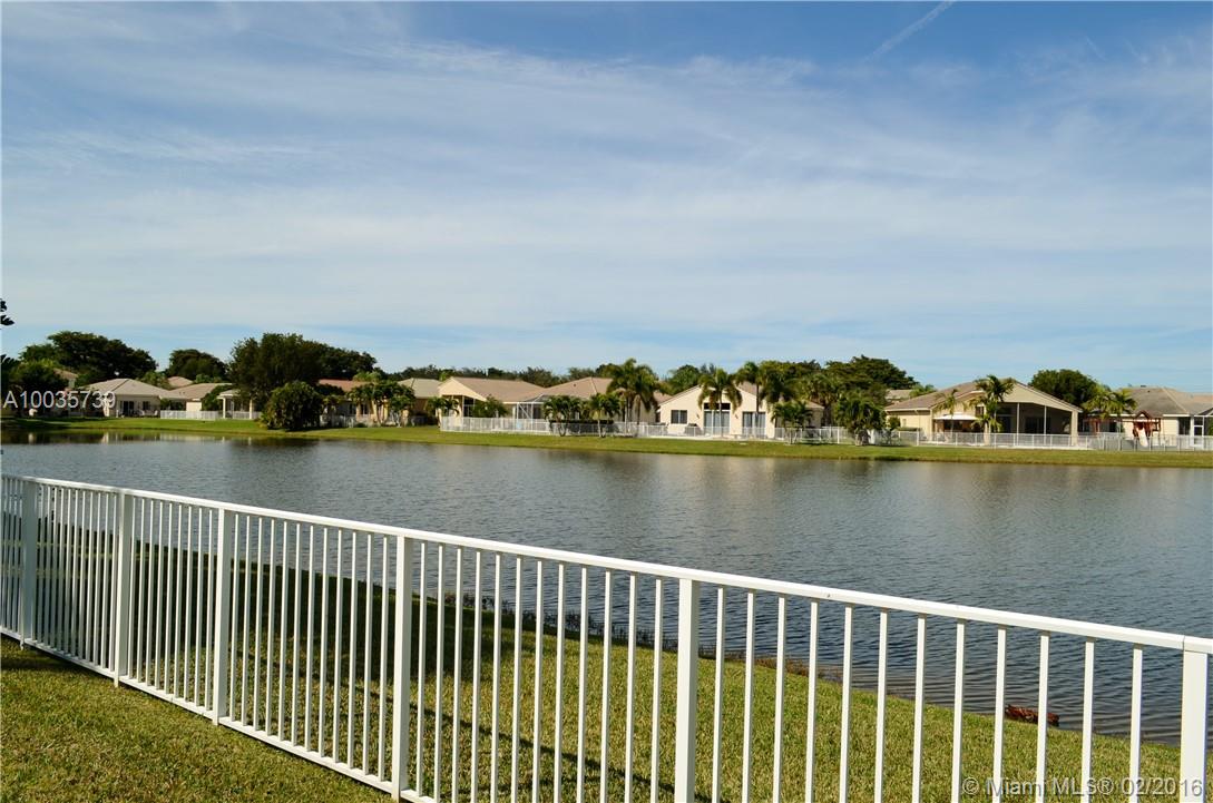 LAGUNA ISLES - Residential
