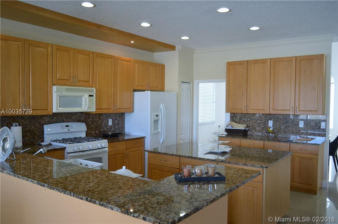 LAGUNA ISLES - Residential