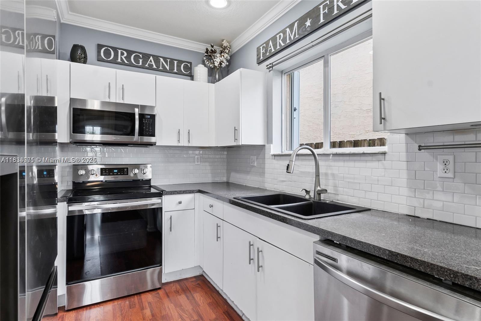 MEGHANS PLACE - Residential