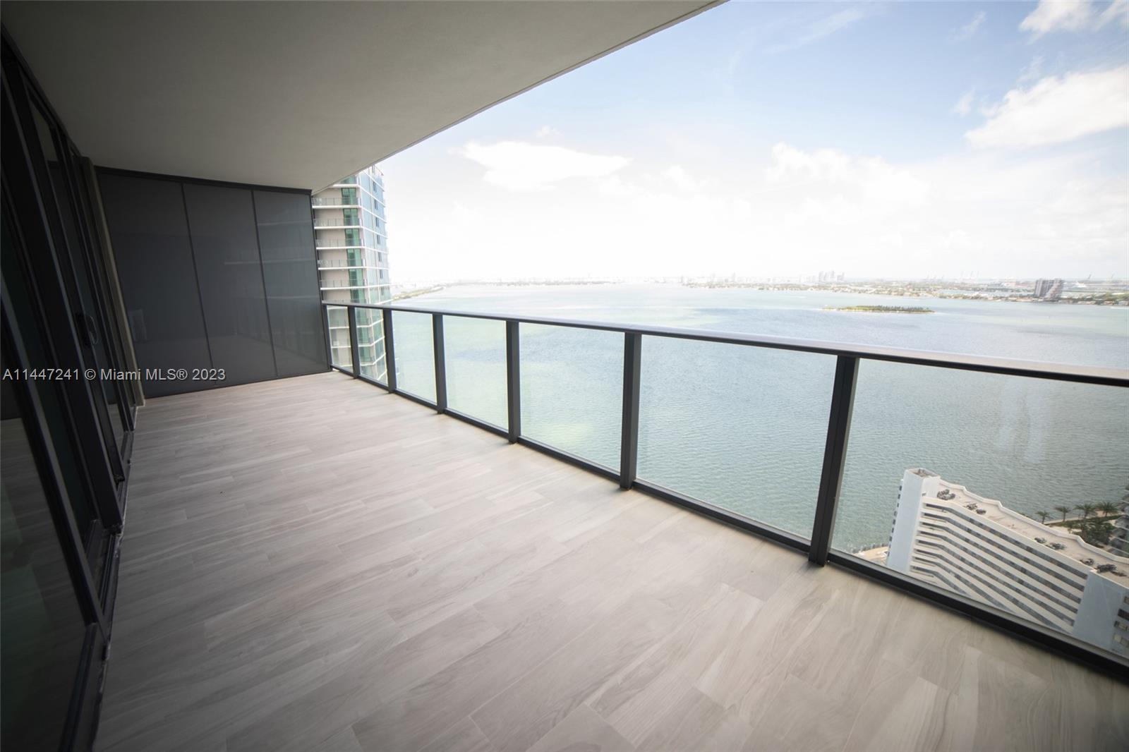 PARAISO BAY CONDO - Residential