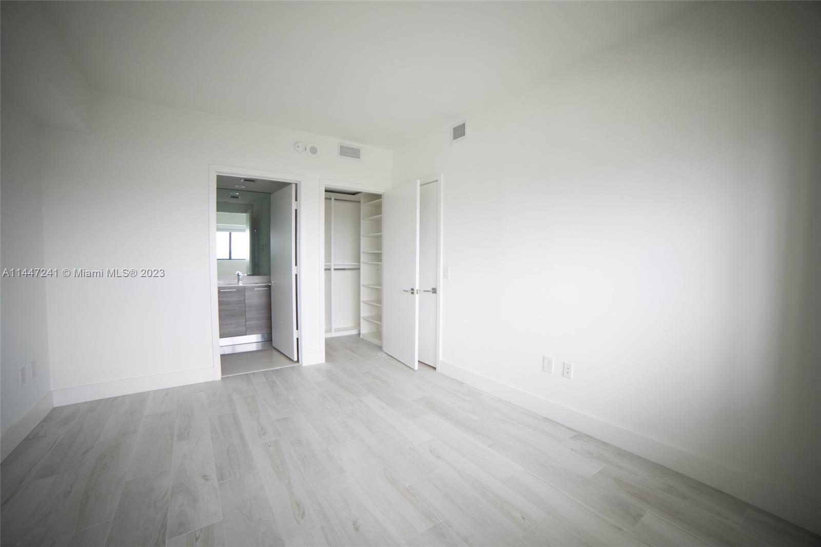 PARAISO BAY CONDO - Residential