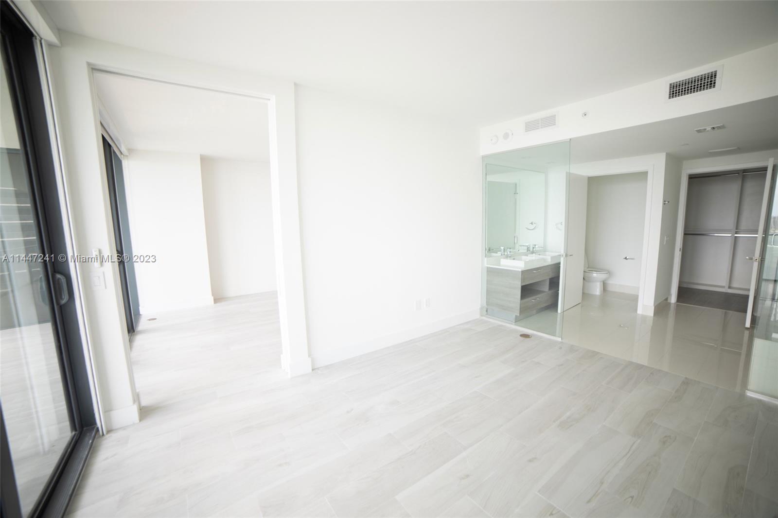 PARAISO BAY CONDO - Residential