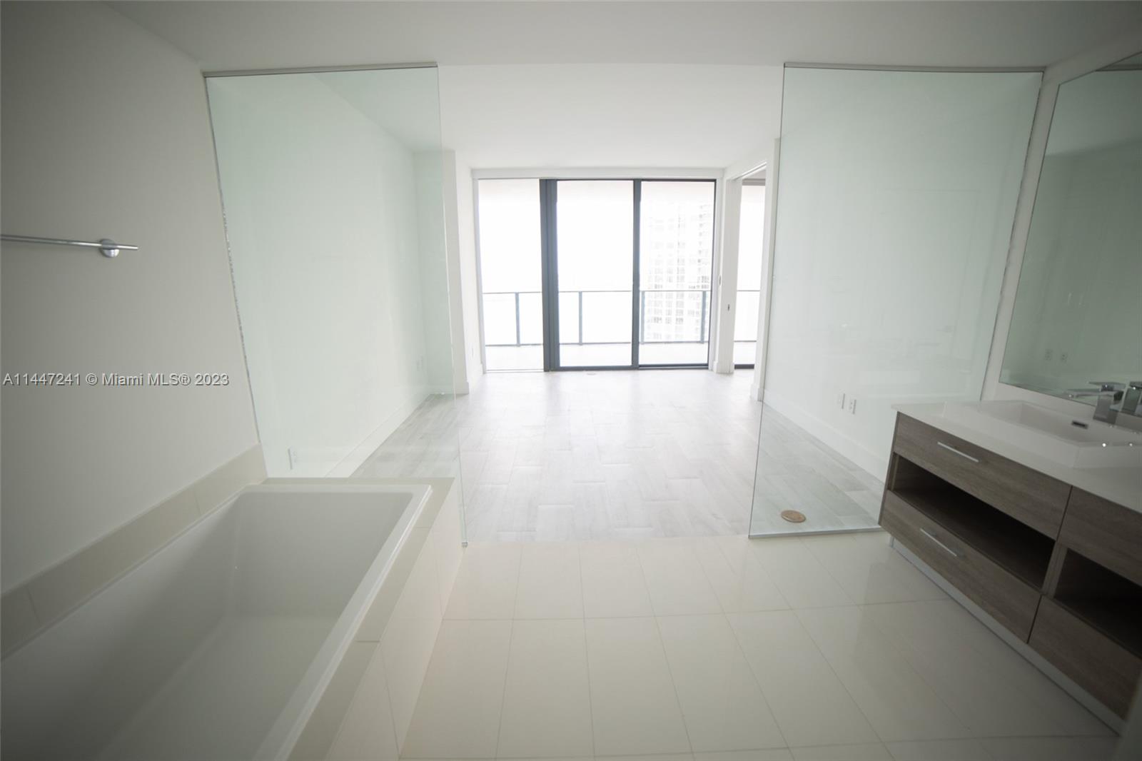 PARAISO BAY CONDO - Residential