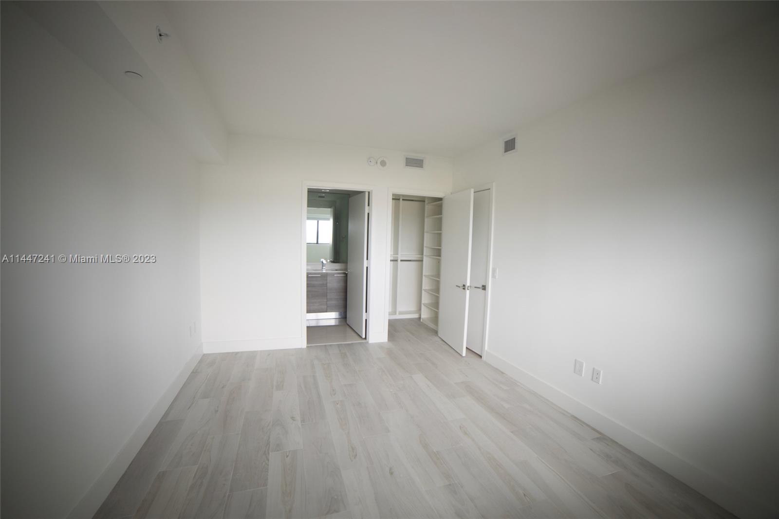 PARAISO BAY CONDO - Residential