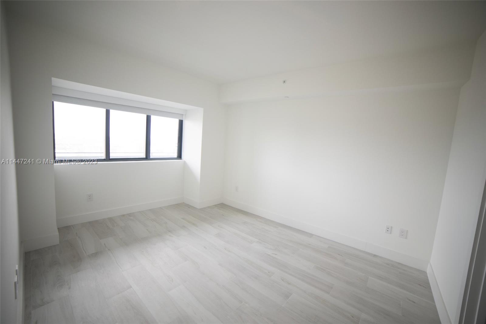 PARAISO BAY CONDO - Residential