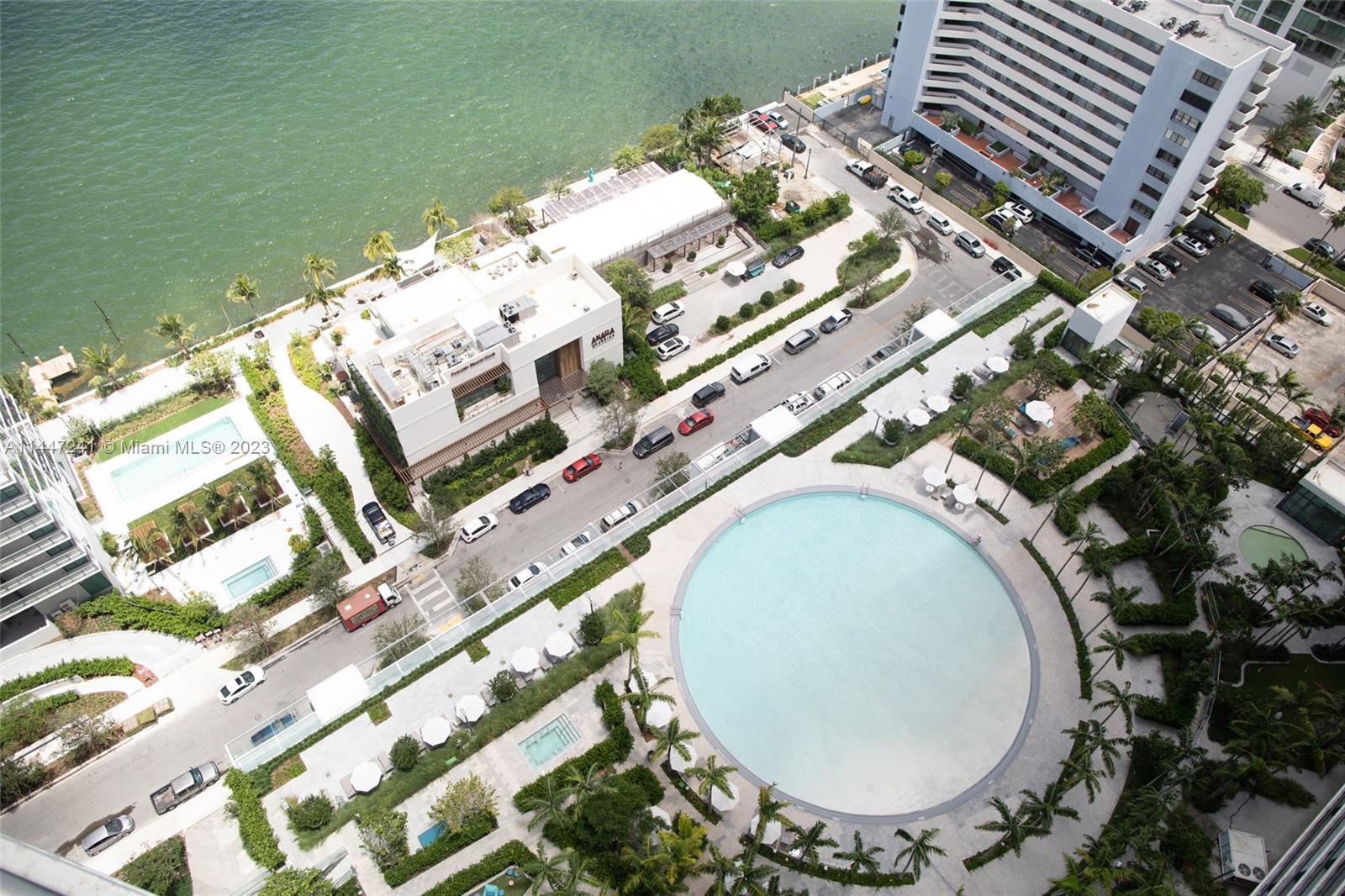 PARAISO BAY CONDO - Residential
