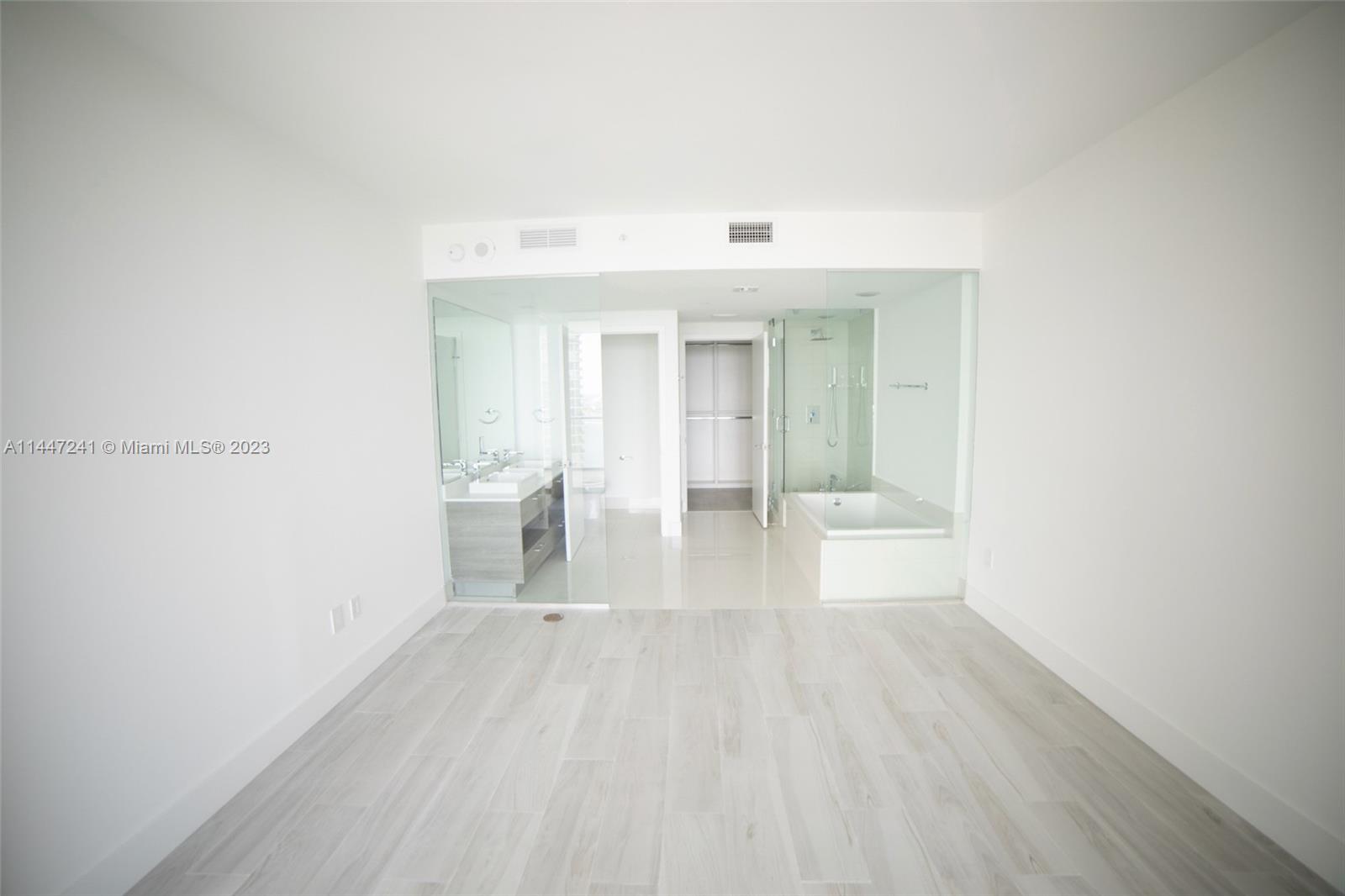 PARAISO BAY CONDO - Residential