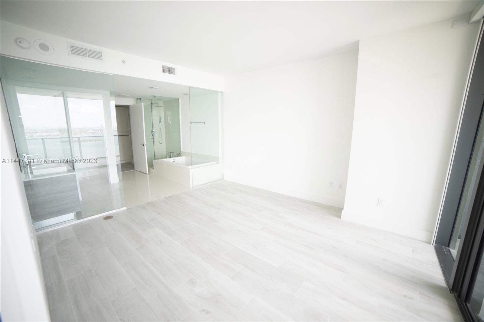 PARAISO BAY CONDO - Residential