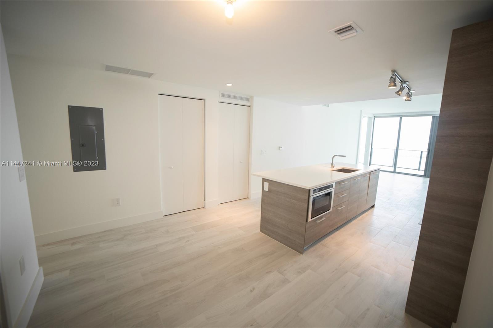 PARAISO BAY CONDO - Residential