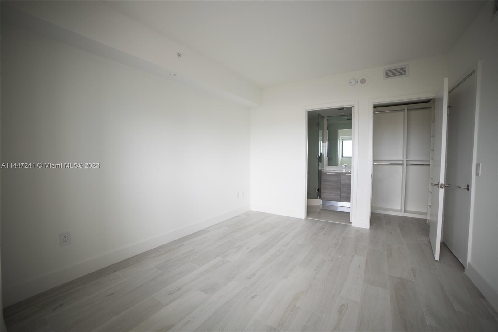 PARAISO BAY CONDO - Residential
